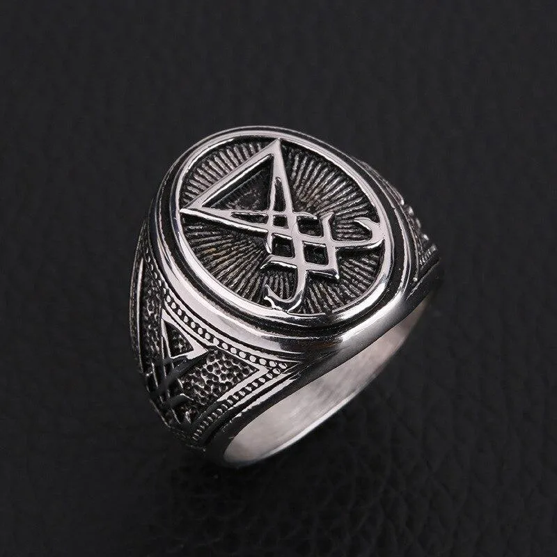 Gothic-Ring mit Teufelsmotiv