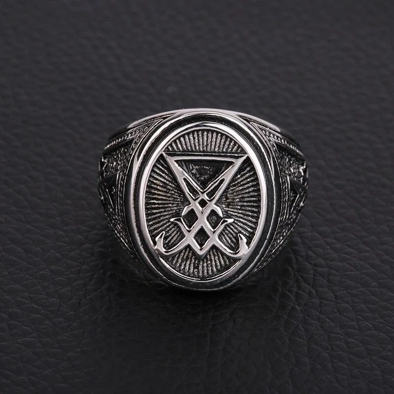 Ring mit teuflischem Gothic-Motiv