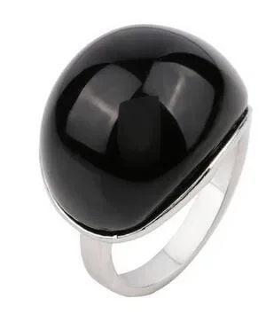 Gothic-Ring mit glänzendem Zirkonia