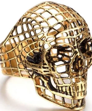 Totenkopfring aus Gold im Gothic-Design