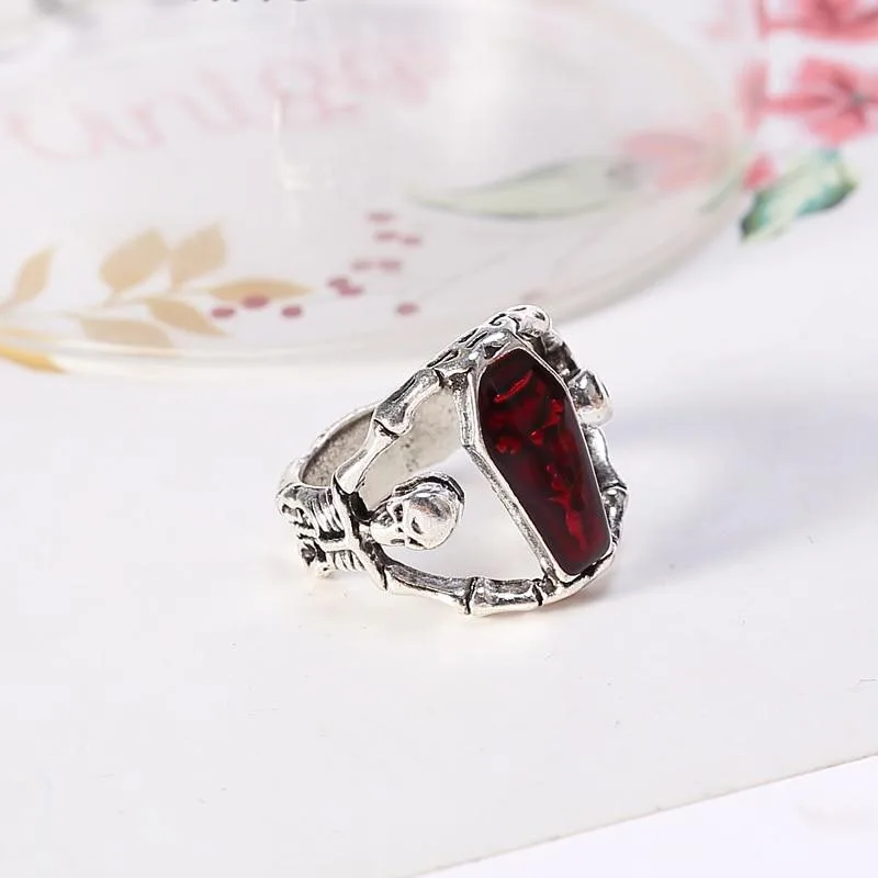 Ring mit Skelett-Motiv im Gothic-Stil