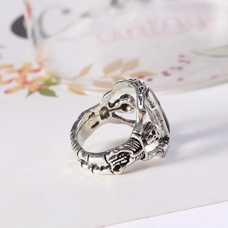 Gothic-Ring mit Skelett-Design