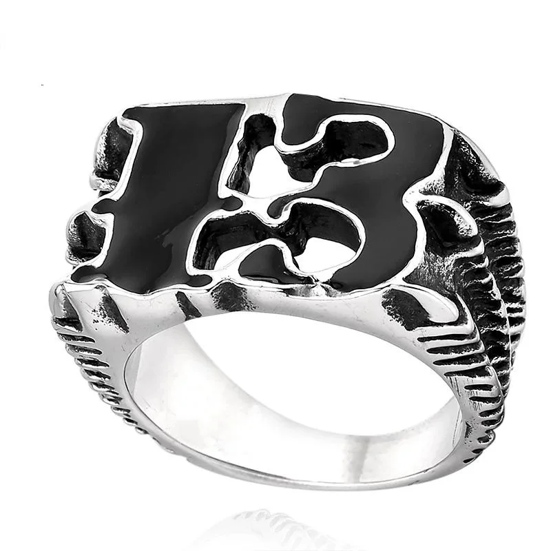 Gothischer Ring aus Edelstahl