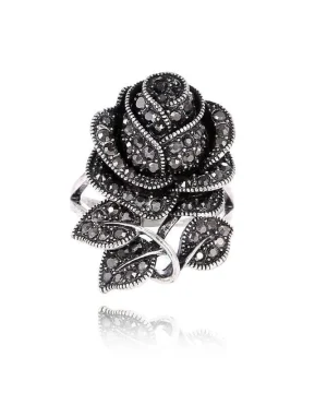 Gothischer Diamantring mit Rosendesign