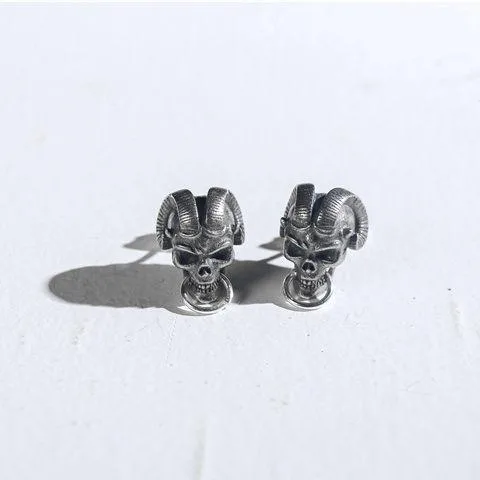 Gothic Ohrring Gehörnter Totenkopf