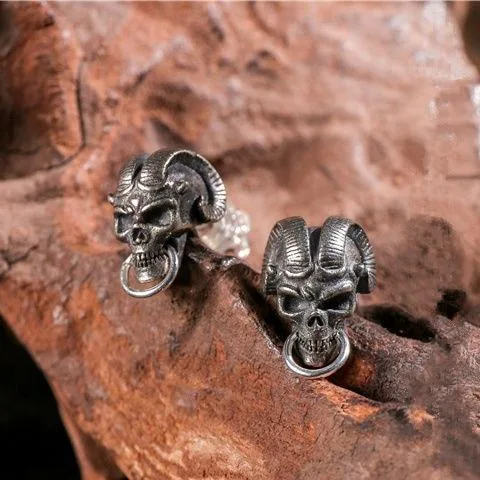 Gothic Ohrring Gehörnter Totenkopf – Bild 3