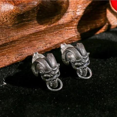 Gothic Ohrring Gehörnter Totenkopf – Bild 4