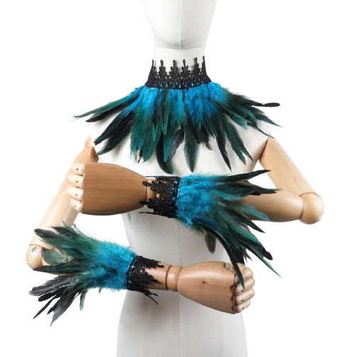 Moderne Federaccessoires in Blau und Schwarz.