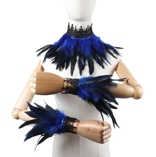 Puppenmodell mit blauem Federkragen und -manschetten