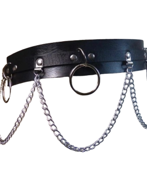 Schwarzer Ledergürtel mit Silberketten und Ringen