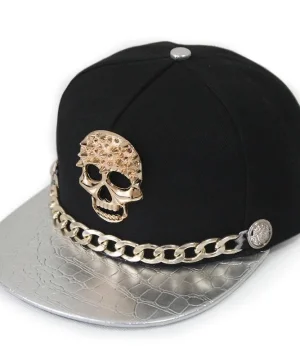 Totenkopf-Mütze im gotischen Stil