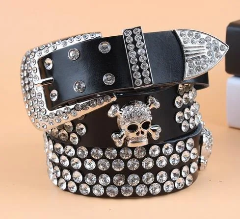Gürtel mit Totenkopf und Glitzer