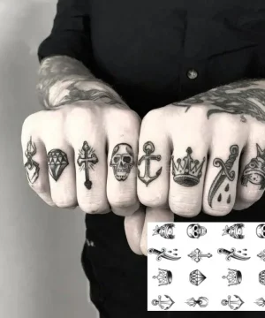 "Tattoo-Symbole auf Fingern: Vielseitige Designs"