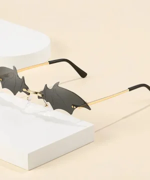 Brille mit Fledermausflügel-Design