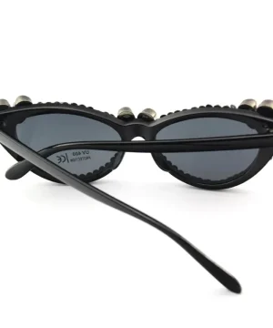 Sonnenbrille mit Nieten-Design
