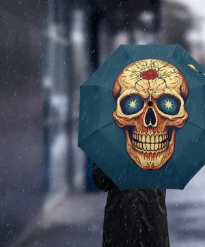 Schädel-Schirm im Regen: Kunstvolles Design trotzt dem Wetter