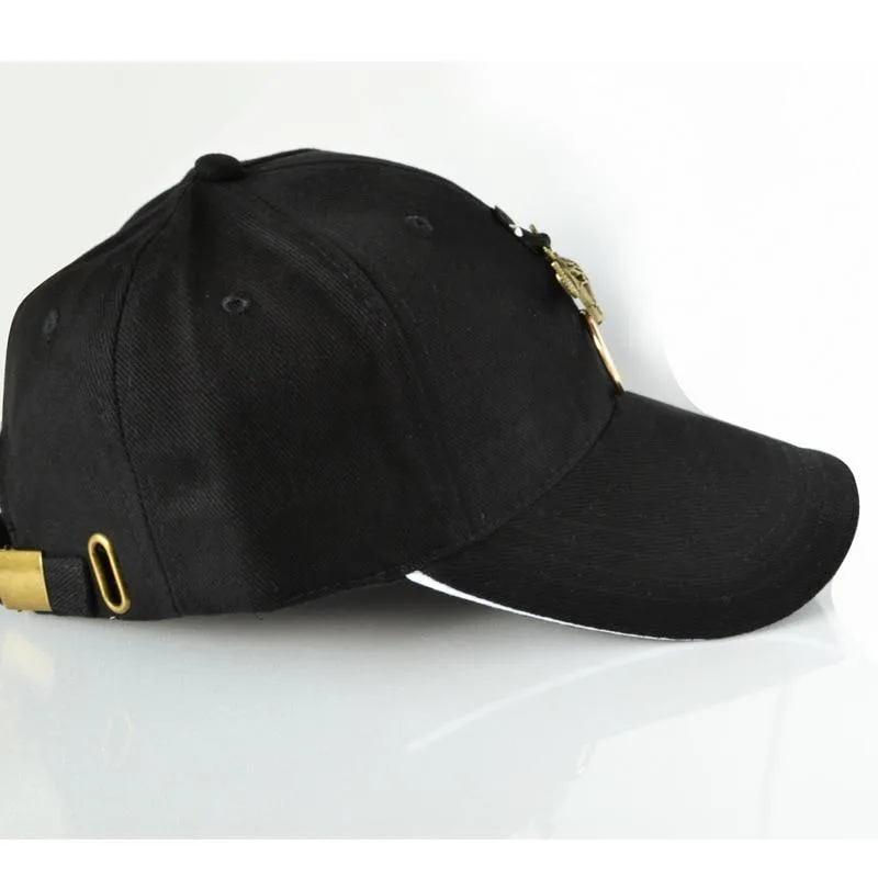 Mütze im Gothic-Design mit Stier-Schädel