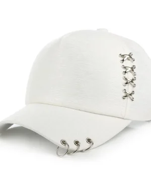 Gothic-Basecap mit Piercing-Design