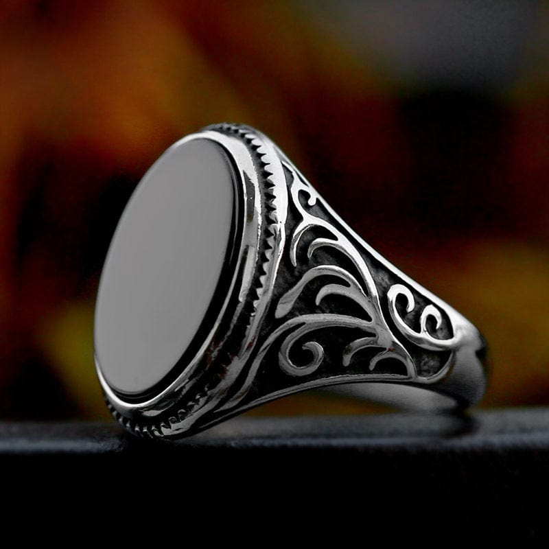 Herrenring aus geschnitztem schwarzem Achat im Punk-Stil - Gothic Shop