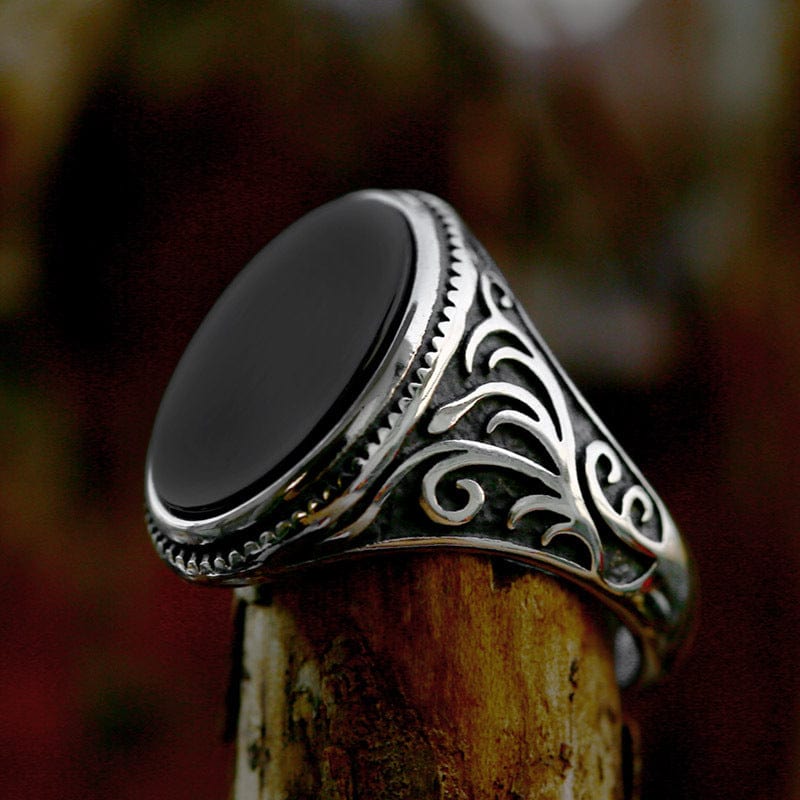Herrenring aus geschnitztem schwarzem Achat im Punk-Stil - Gothic Shop
