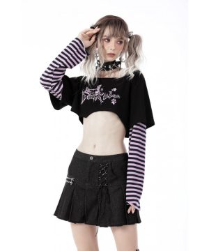 Damen-Crop-Top mit Grunge-Katzenmuster und gestreiften Ärmeln - Gothic Shop
