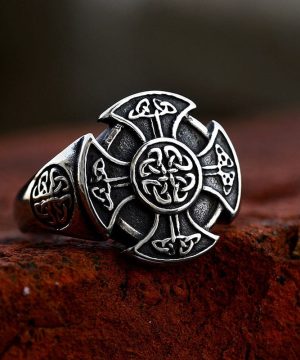 Ring mit keltischem Knoten und Punk-Kreuz für Herren - Gothic Shop