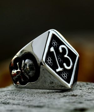 Punk-Totenkopfring mit der Nummer 13 für Herren - Gothic Shop