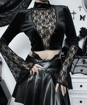 Damen-Gothic-Hemd aus Samt mit ausgestellten Ärmeln und Spitzenspleiß - Gothic Shop