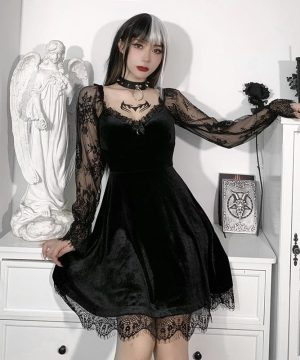 Damen-Gothic-Kleid mit Rüschen und Spitzenärmeln - Gothic Shop