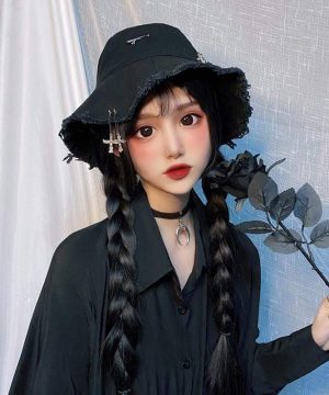 Damen-Eimerhüte mit gerippten Pins und Kreuzen im Gothic-Stil - Gothic Shop