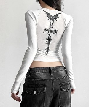 Slim-Fit-Crop-Top mit Grunge-Schmetterling für Damen - Gothic Shop