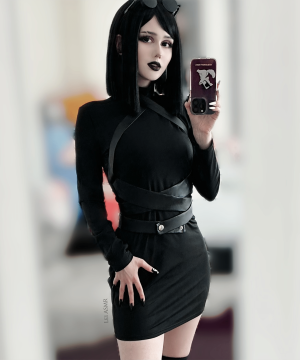 Punk-Rollkragenpullover für Damen mit Kunstlederriemen und Spleißen - Gothic Shop