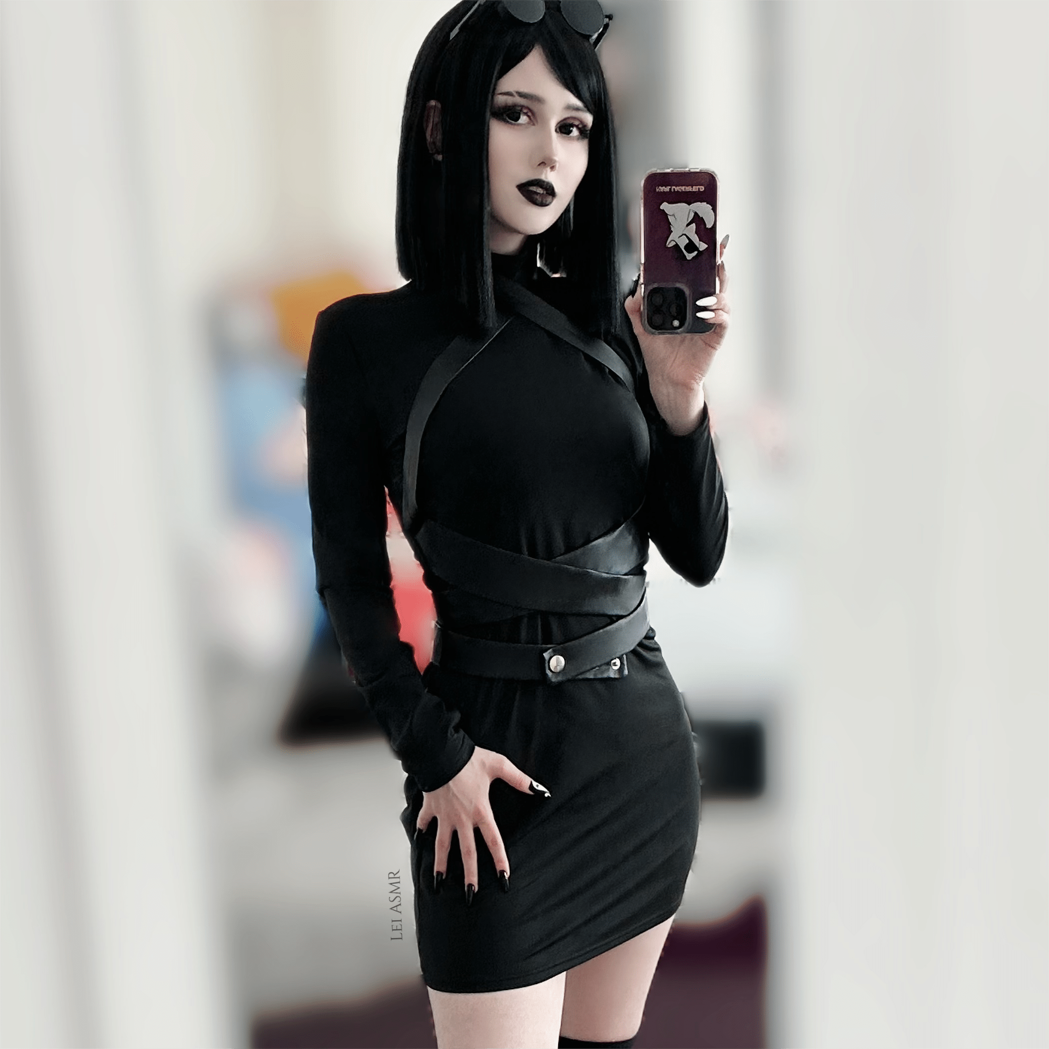 Punk-Rollkragenpullover für Damen mit Kunstlederriemen und Spleißen - Gothic Shop