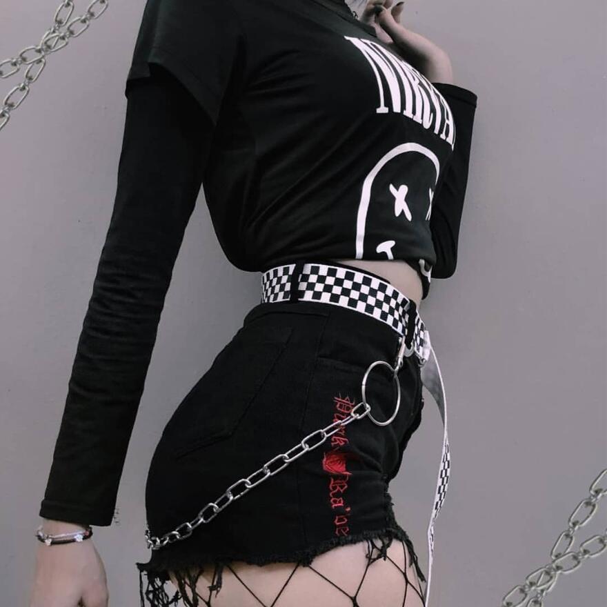 Damen-Gotik-Shorts mit hoher Taille und Rissen - Gothic Shop