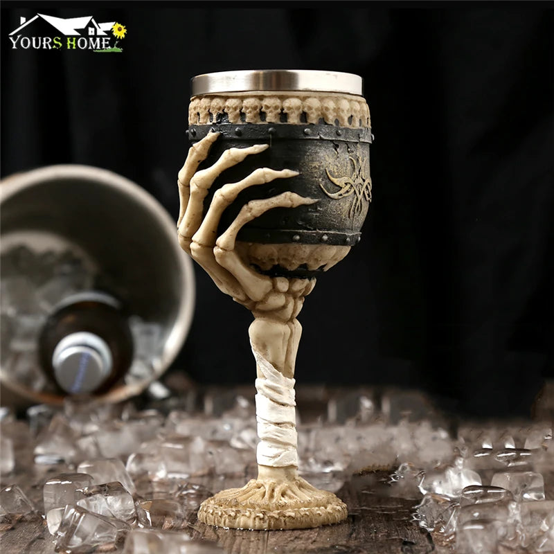 Gothic Schädel-Bierkrug aus Harz und Edelstahl, 180ml