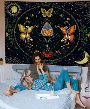 Gothic Wandteppich mit Totenschädel in Schwarz-Weiß