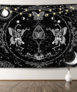 Gothic Wandteppich mit Totenkopf – Schwarz-Weiß Deko