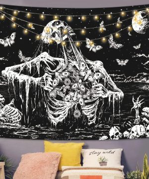 Gothic Totenkopf Wandteppich in Schwarz-Weiß Design