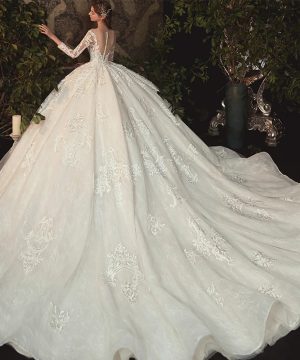 Gothic Prinzessin Ballkleid mit Perlen und Spitzeärmeln