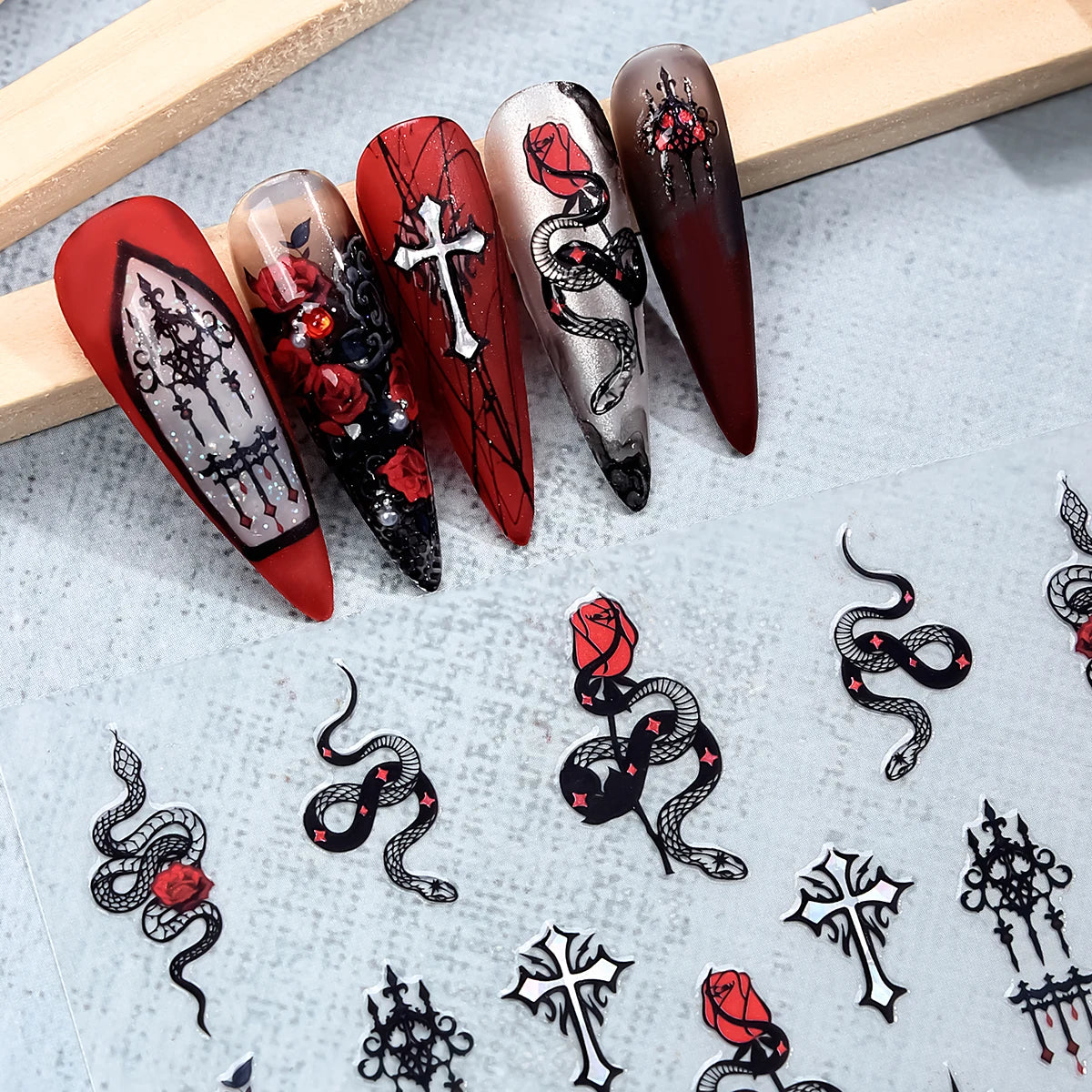 2 Stück Gothic Halloween Nagelsticker – 3D Totenkopf & Rose – Bild 2