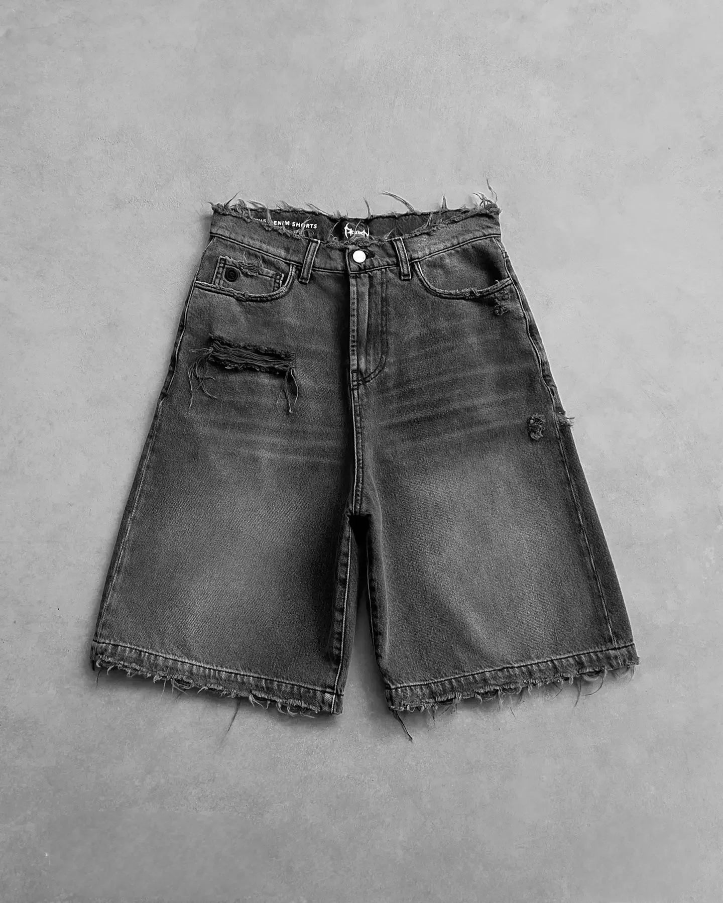 Gothic Streetwear Denim Shorts mit Graffiti-Print Unisex – Bild 11
