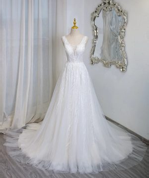 Gothic Boho Brautkleid 2024 mit Spitze und Perlenbesatz