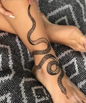 Großes Gothic Schlangen Tattoo – Wasserdicht & Temporär