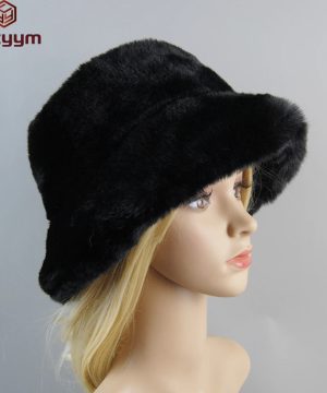 Gothic Wintermütze Damen aus Kunstfell – warm & weich