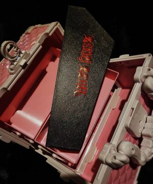 Gothic Lidschattenpalette mit 10 Farben im Sargdesign