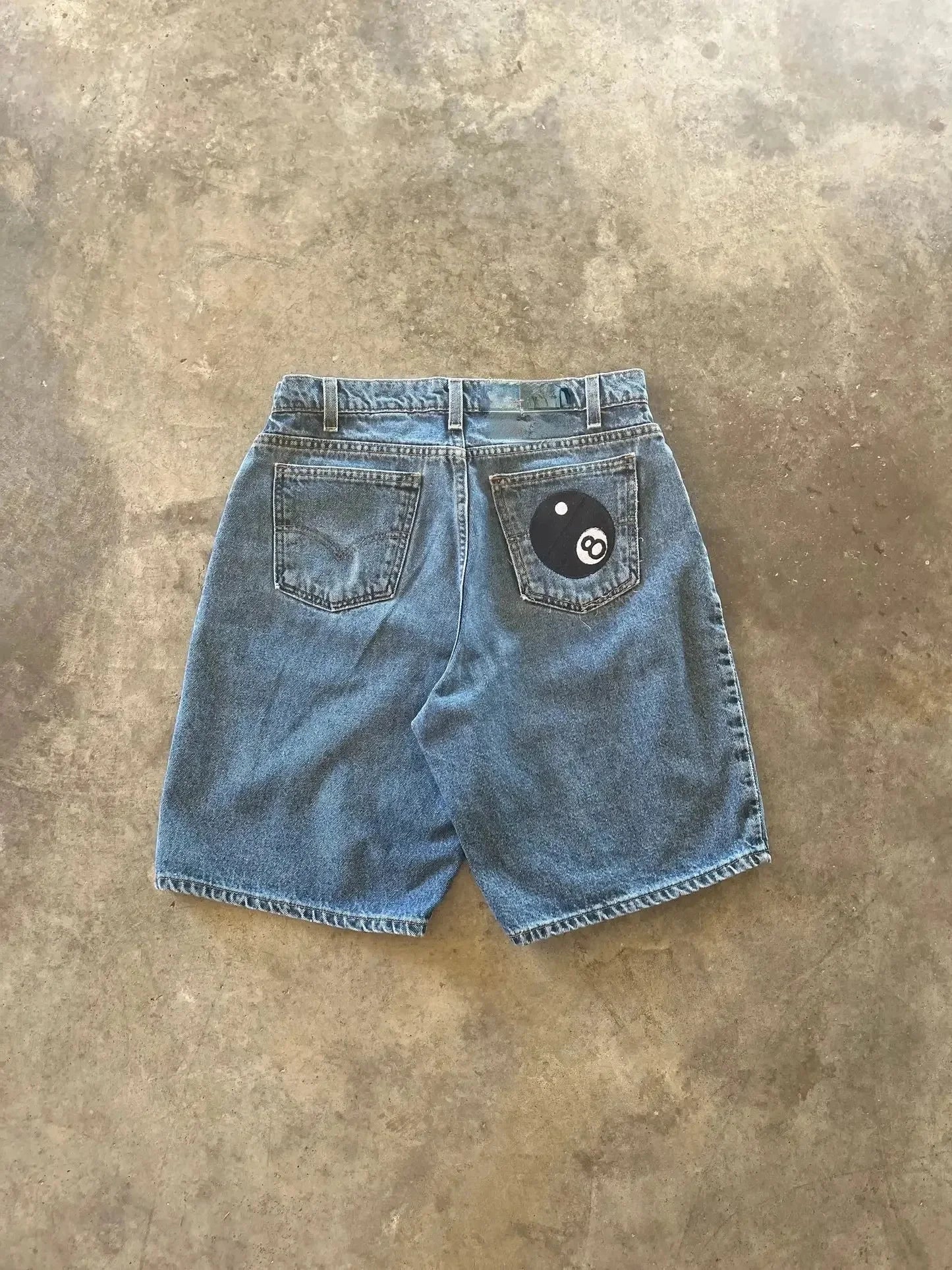 Gothic Streetwear Denim Shorts mit Graffiti-Print Unisex – Bild 8